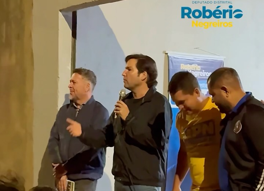 Deputado Robério Negreiros destaca investimentos de R$ 3 milhões em infraestrutura durante reunião na Cidade Estrutural