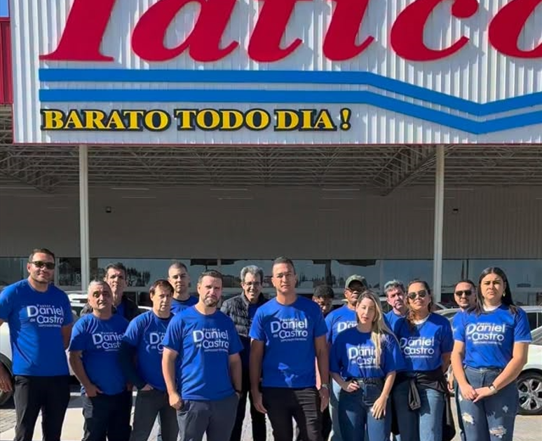 Equipe do Deputado Daniel de Castro homenageia José Tatico durante inauguração em Sobradinho
