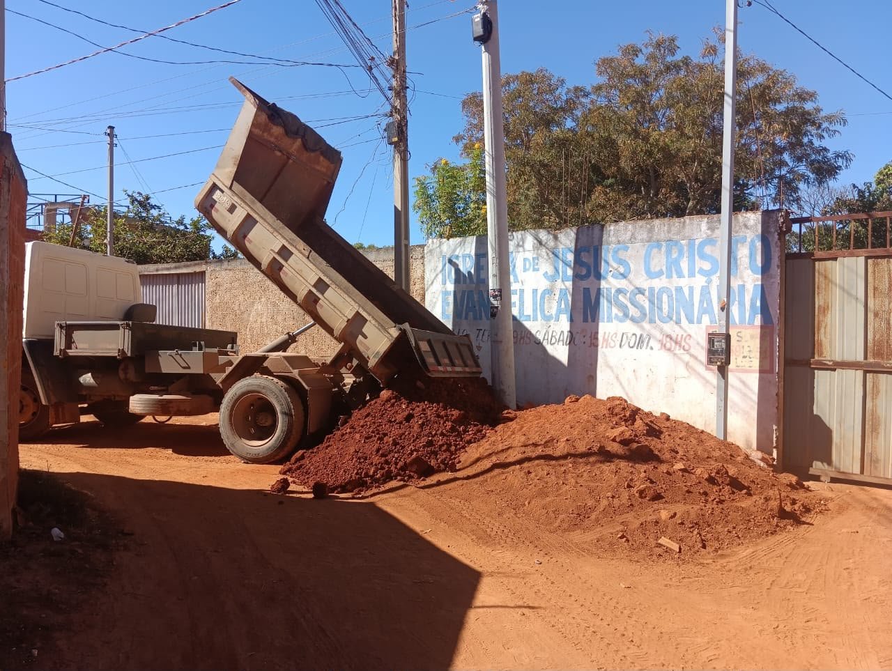 Serviços de manutenção avançam pelas ruas da Cidade Estrutural e cidade do automóvel