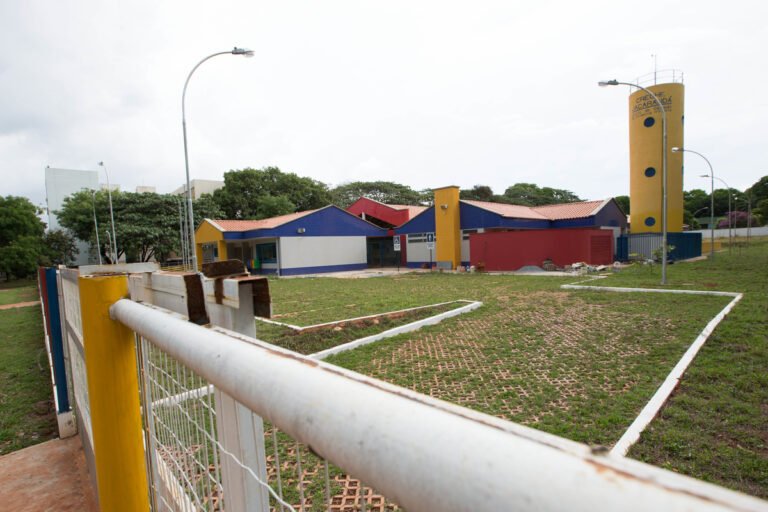 Famílias devem atualizar cadastro para manter crianças na fila por vagas em creches e no Cartão Creche do DF