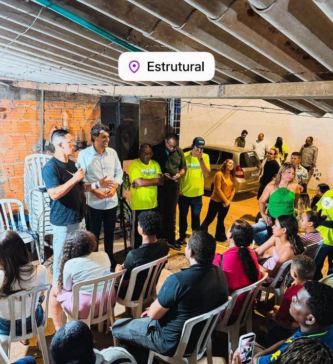 Eduardo Pedrosa reforça proximidade com moradores durante encontro na Estrutural