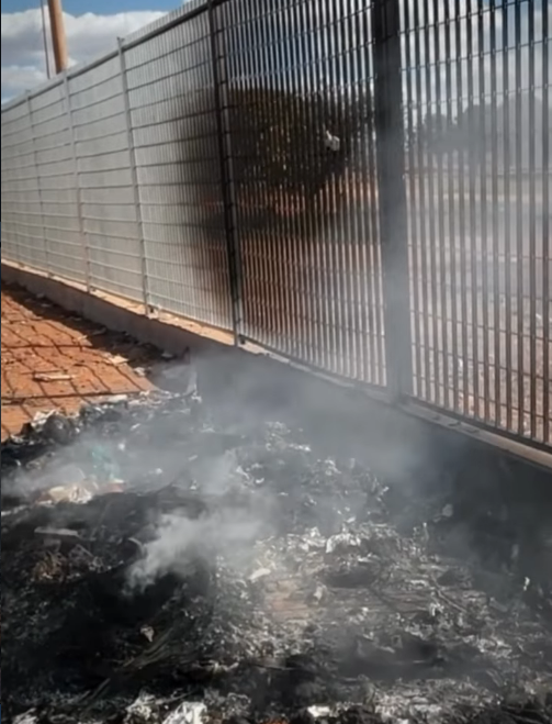 Parque Urbano da Estrutural tem nova cerca danificada por incêndio antes mesmo da inauguração