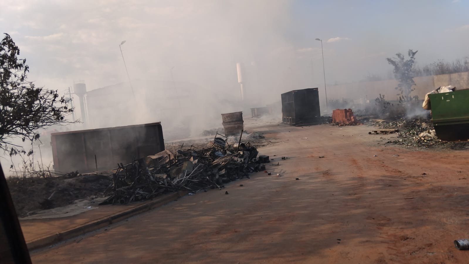 AÇÃO RÁPIDA E TRABALHO EM EQUIPE CONTROLAM INCÊNDIO NA CIDADE ESTRUTURAL